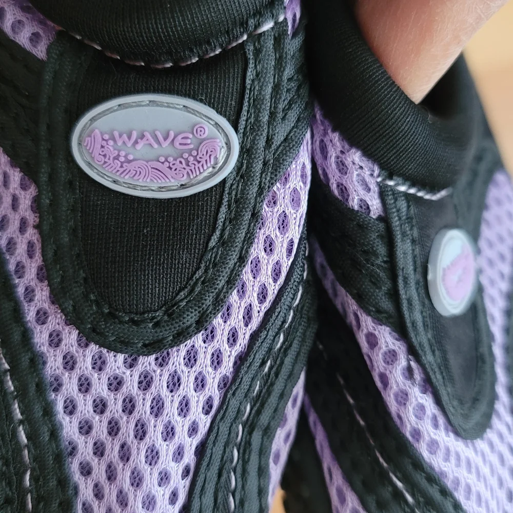 NWOT Kid’s Size 10 Easy Wave Water Shoes Swim Stretch on Beach Pool Mesh Shoe